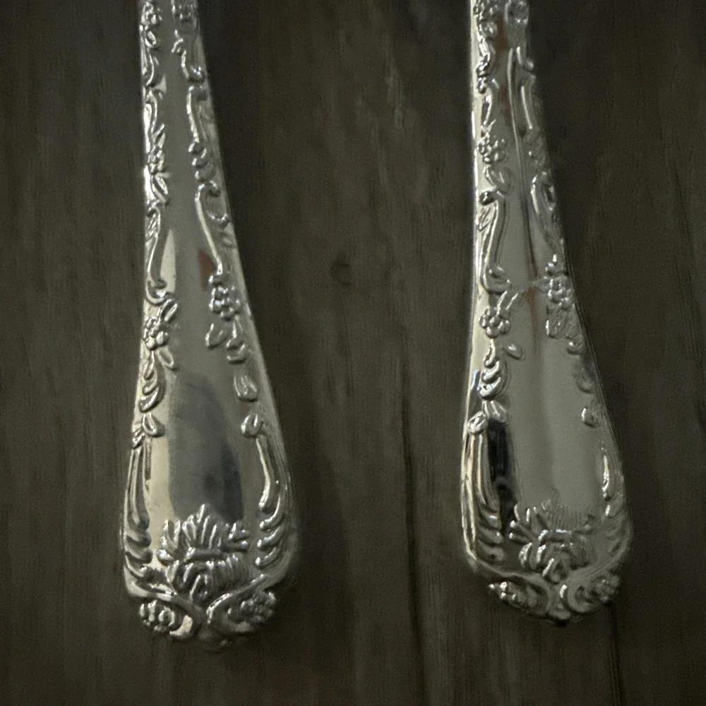 International Rogers Bros Silverplate Enchanted Rose 6 Place Oval Soup Spoons 7